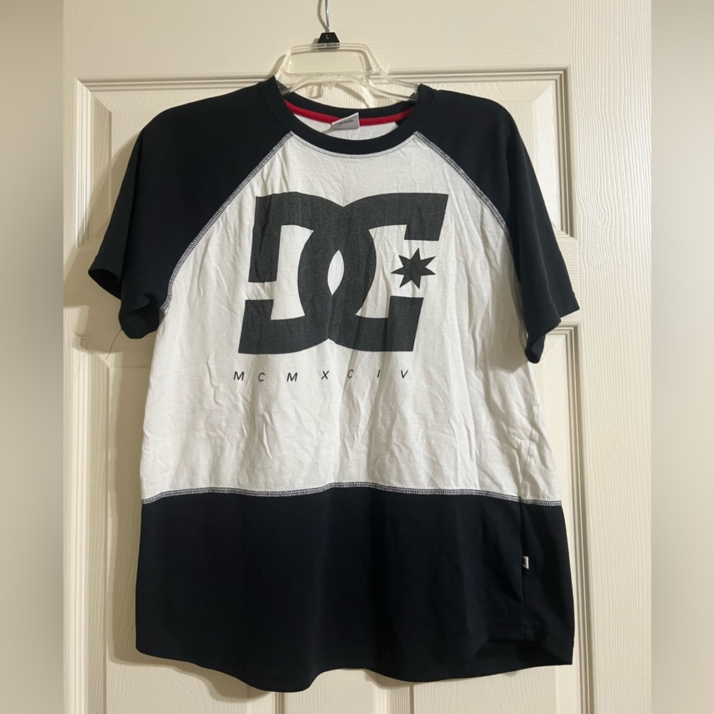 Men’s DC Star MCMXCIV Black & White T-Shirt-Size Medium